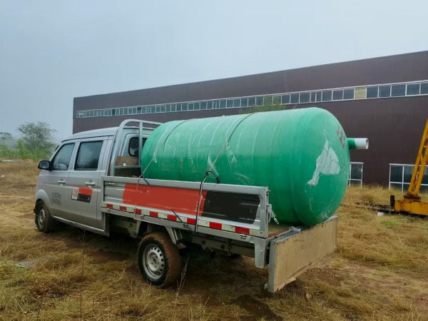 家用三格玻璃钢化粪池施工现场